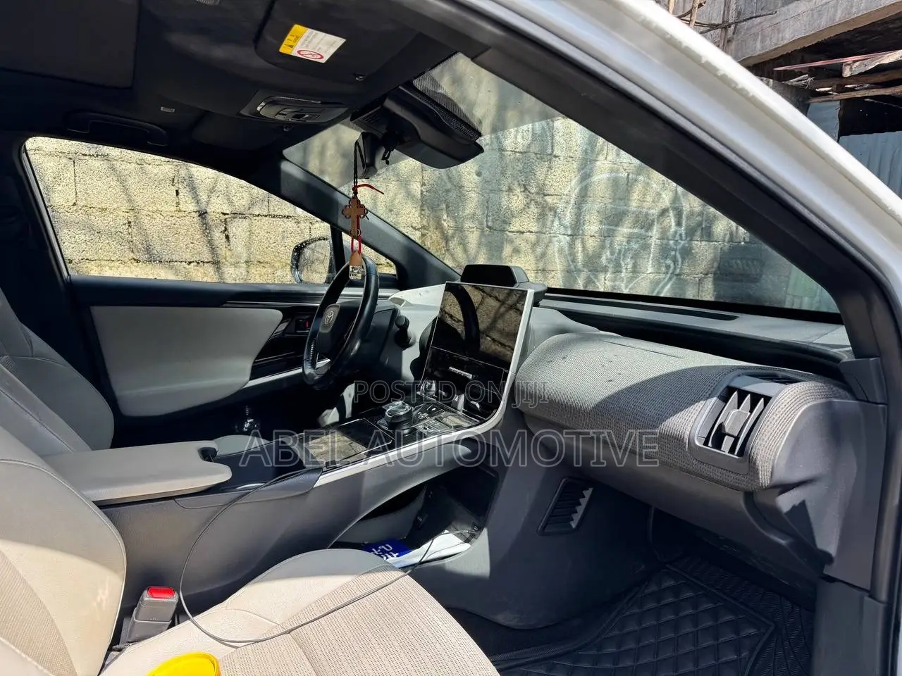 Toyota bZ4X 71.4 kWh FWD 2022 White