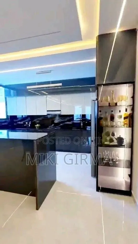 8bdrm Townhouse/Terrace in ሰሚት, Bole for sale