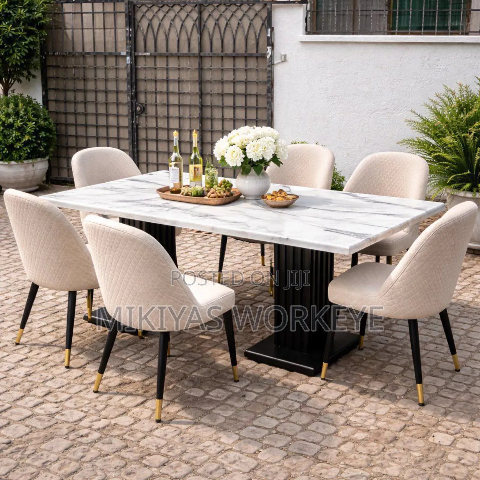 Dining Table የመመገቢያ ጠረጴዛ