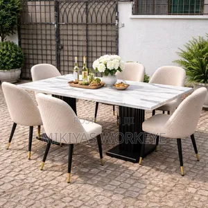 Dining Table የመመገቢያ ጠረጴዛ