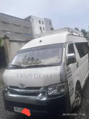 Toyota HiAce 2010 White
