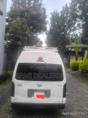 Toyota HiAce 2010 White
