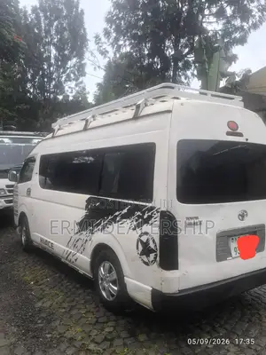 Toyota HiAce 2010 White