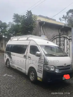 Toyota HiAce 2010 White