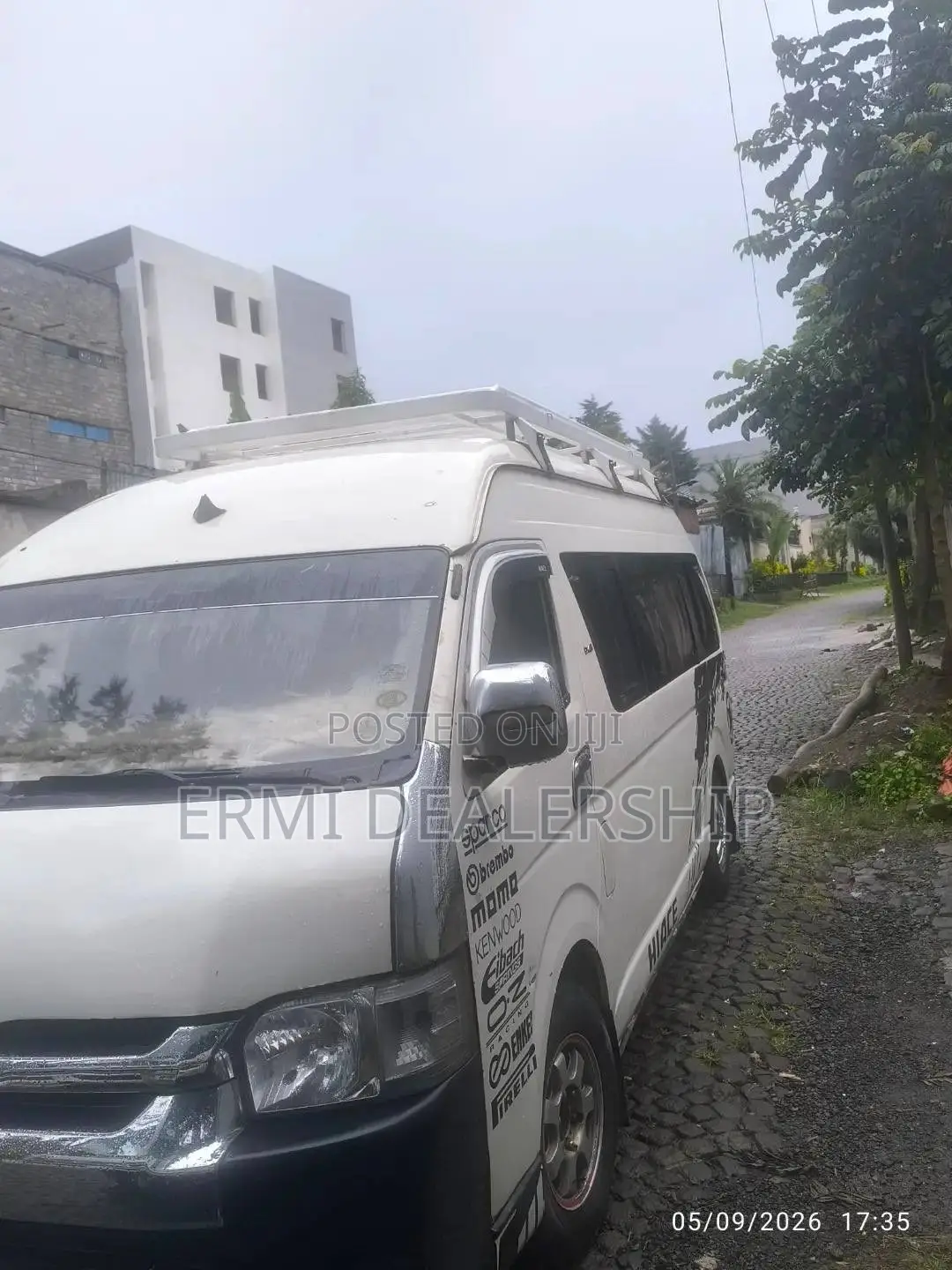 Toyota HiAce 2010 White