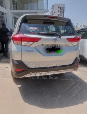 Toyota Rush 2023 Silver