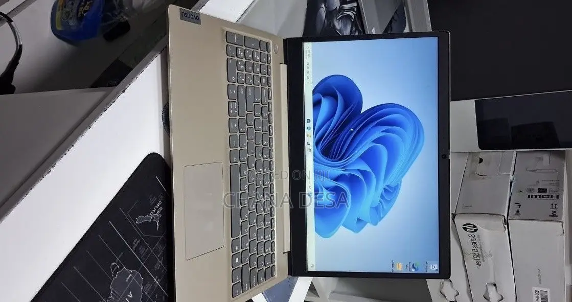 New Laptop Lenovo 8GB Intel Core i3 SSD 256GB