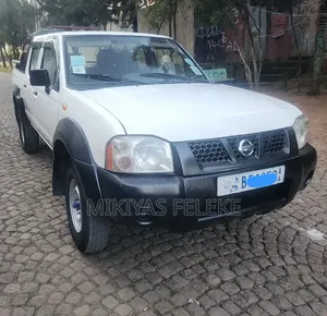 Nissan DoubleCab 2008 White