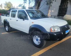 Nissan DoubleCab 2008 White