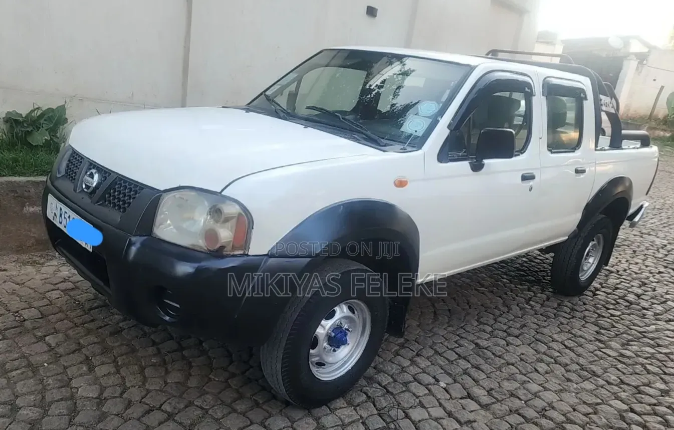 Nissan DoubleCab 2008 White