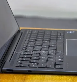 New Laptop HP Elite Dragonfly G3 16GB Intel Core i7 SSD 512GB