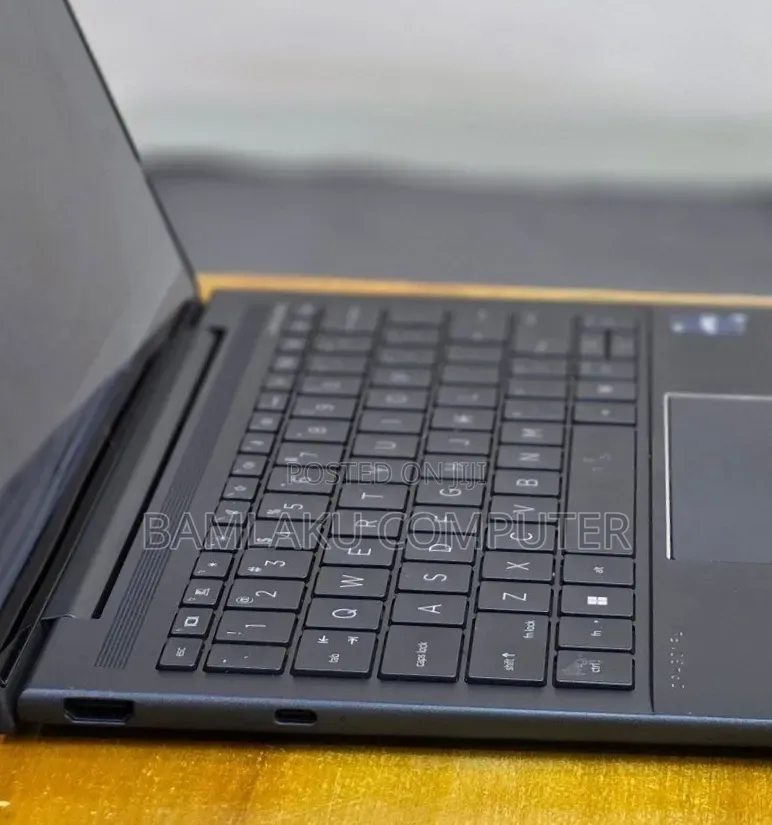 New Laptop HP Elite Dragonfly G3 16GB Intel Core i7 SSD 512GB