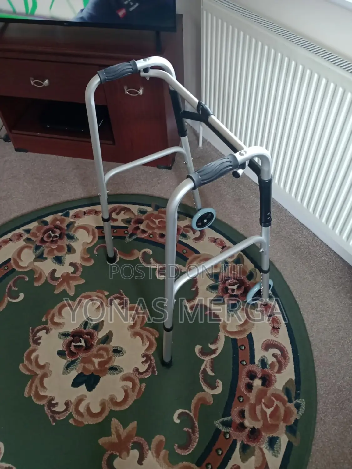 Walker嚟粵walker=walking aid岠弩Easy Rise Walking Frame - Wheeled