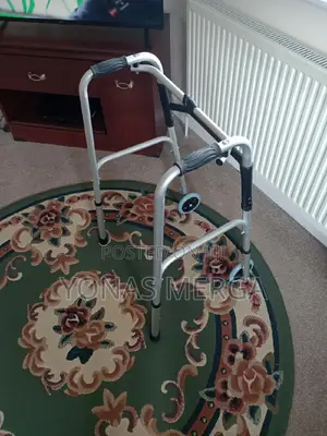 Walker嚟粵walker=walking aid岠弩Easy Rise Walking Frame - Wheeled