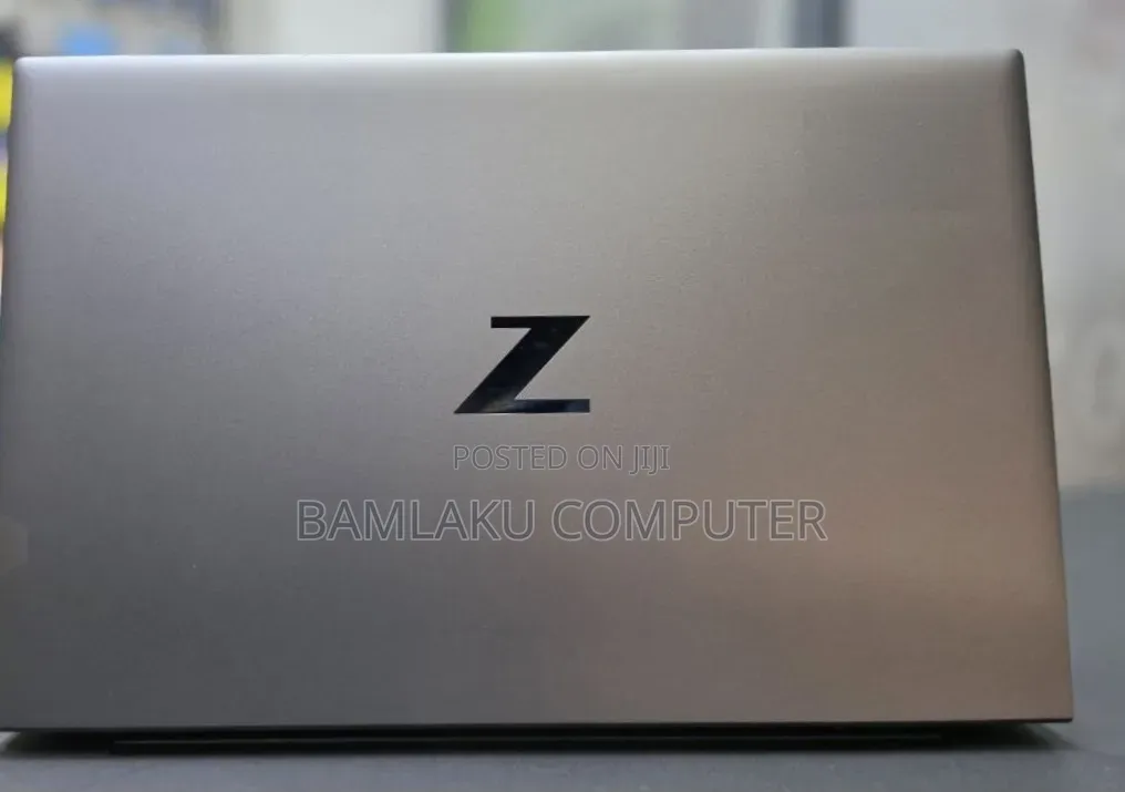 New Laptop HP ZBook Firefly G8 16GB Intel Core i5 SSD 512GB