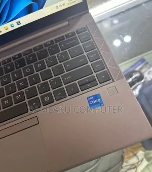 New Laptop HP ZBook Firefly G8 16GB Intel Core i5 SSD 512GB