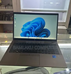 New Laptop HP ZBook Firefly G8 16GB Intel Core i5 SSD 512GB