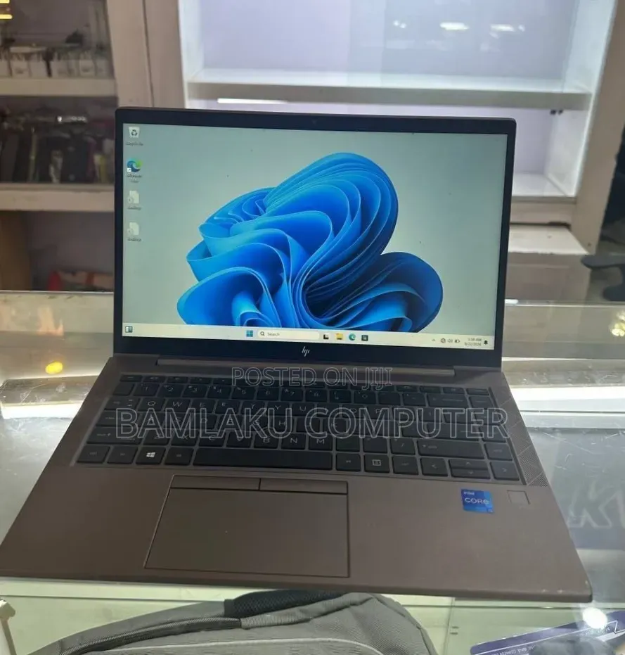 New Laptop HP ZBook Firefly G8 16GB Intel Core i5 SSD 512GB