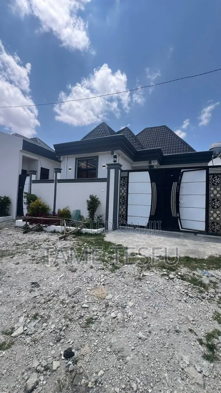 Furnished 4bdrm Villa in Hayat, Bole for sale
