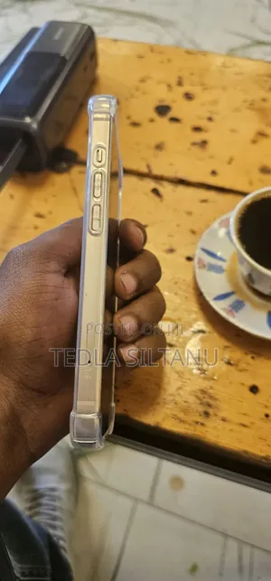 New Apple iPhone 13 128 GB Gold