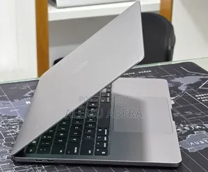 New Laptop Apple MacBook Pro 2022 M2 16GB Apple M2 SSD 256GB