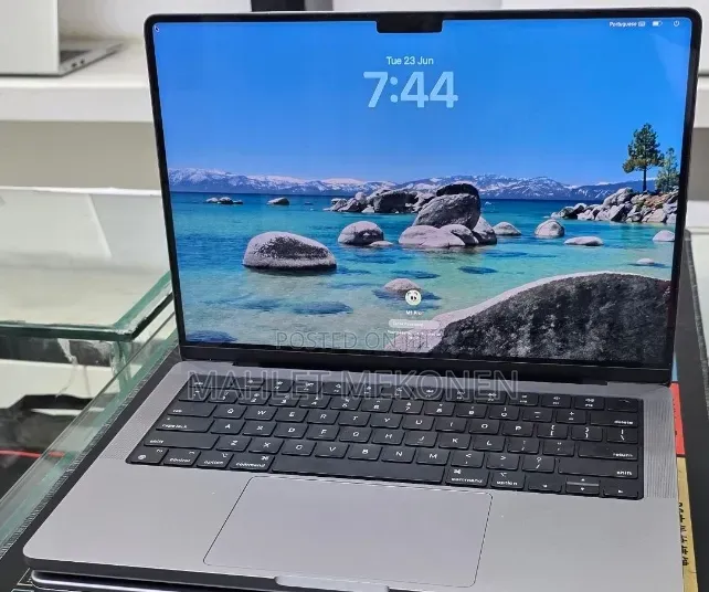 New Laptop Apple MacBook Pro 2021 M1 16GB Apple M1 SSD 512GB