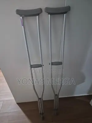 Crutches來橘axillary Crutches飧冬features a Matte Oxidized Finish