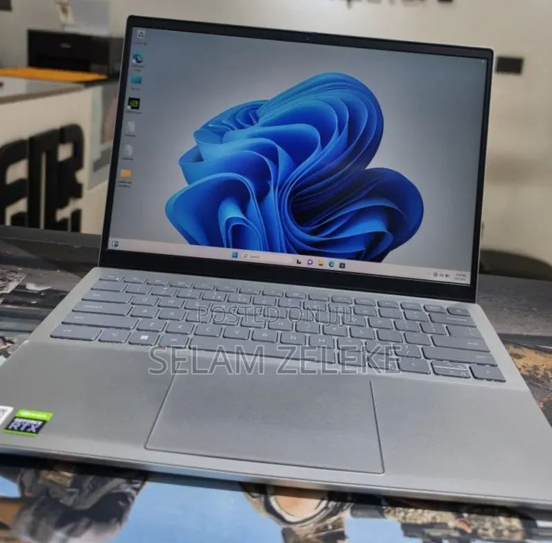 New Laptop Dell 16GB Intel Core i7 SSD 512GB
