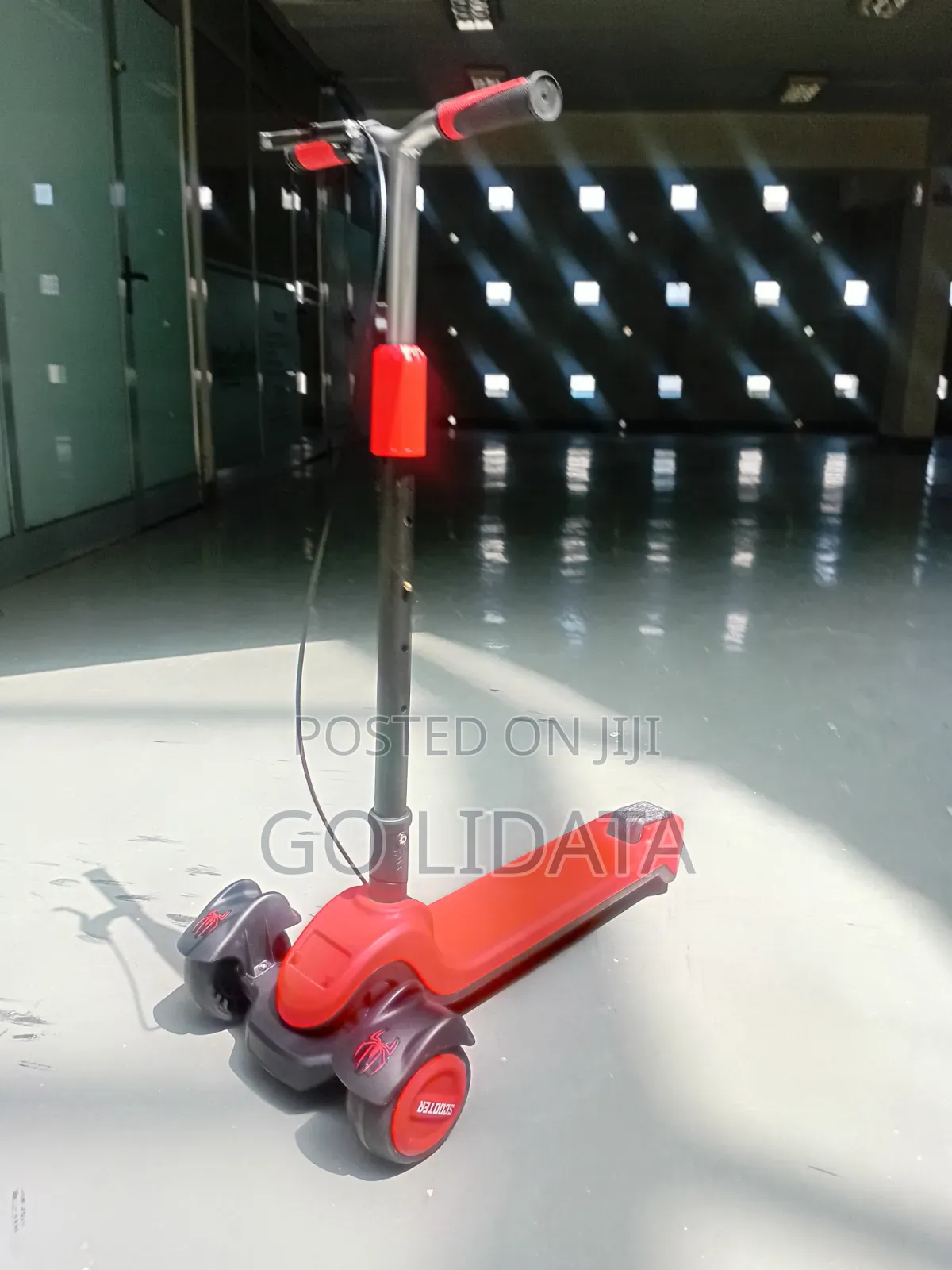 ባለሶስት እግር ስኩተር - Three-Wheel Scooter