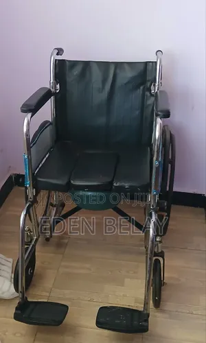 Wheelchair የሚተጣጠፍ ባለ ፖፖ (Popo)ለአዲስየቀረበ በ ይደውሉ