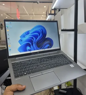 New Laptop HP ZBook Firefly 15 G7 16GB Intel Core i7 SSD 512GB