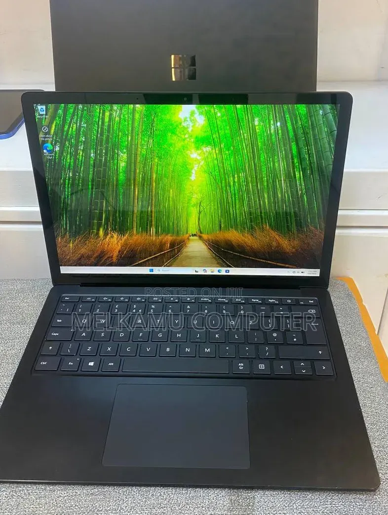 New Laptop Microsoft Surface 16GB Intel Core i7 SSD 512GB