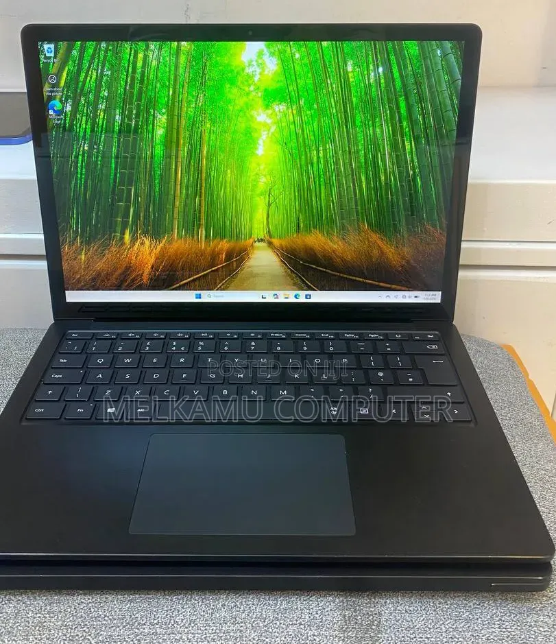 New Laptop Microsoft Surface 16GB Intel Core i7 SSD 512GB