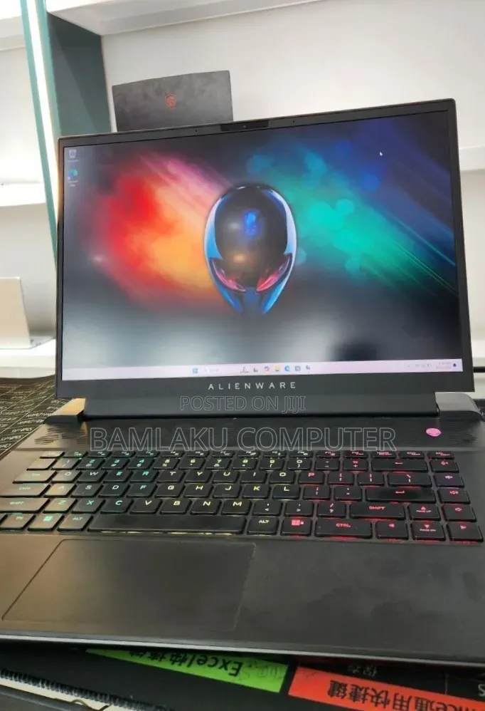 New Laptop Alienware M16 R1 16GB AMD Ryzen 9 SSD 1T
