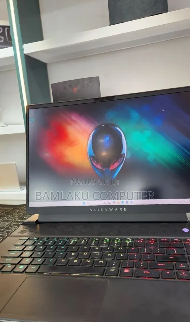 New Laptop Alienware M16 R1 16GB AMD Ryzen 9 SSD 1T
