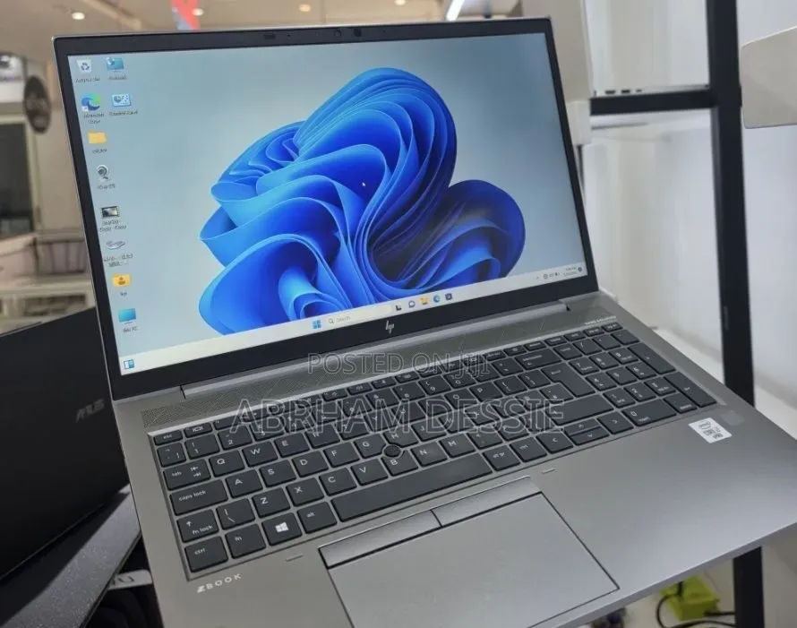 New Laptop HP 16GB Intel Core i7 SSD 512GB