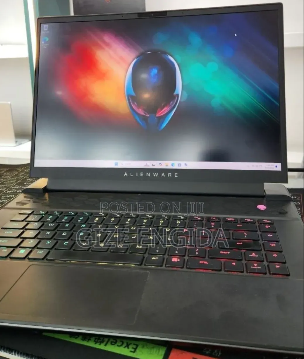 New Laptop Alienware M16 R1 16GB AMD Ryzen 9 SSD 1T