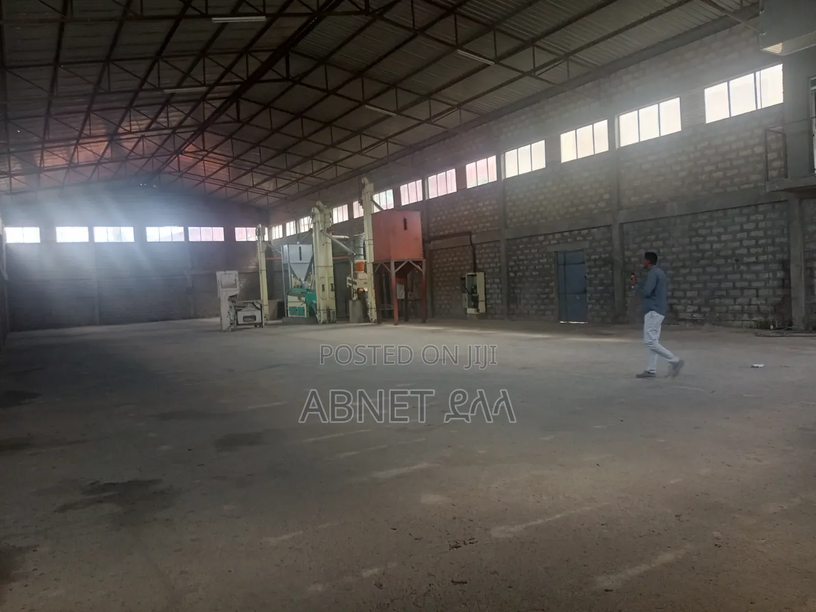 የሚከራይ መጋዘን