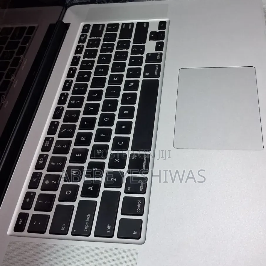 New Laptop Apple MacBook Pro 2024 M3 16GB Intel Core i7 SSD 256GB