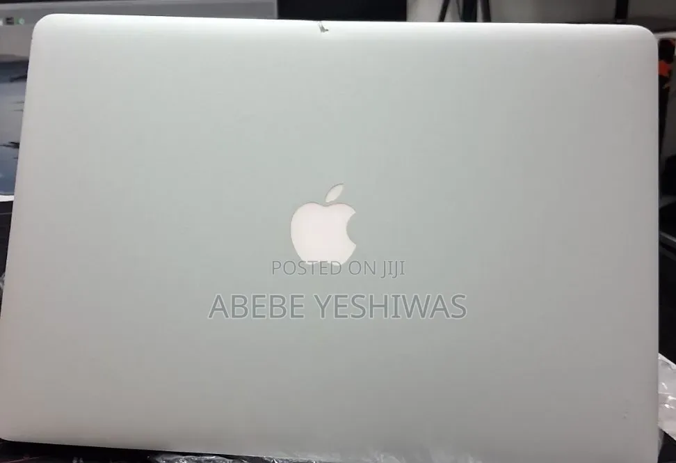 New Laptop Apple MacBook Pro 2024 M3 16GB Intel Core i7 SSD 256GB