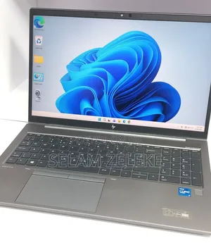 New Laptop HP ZBook Firefly G8 16GB Intel Core i7 SSD 512GB