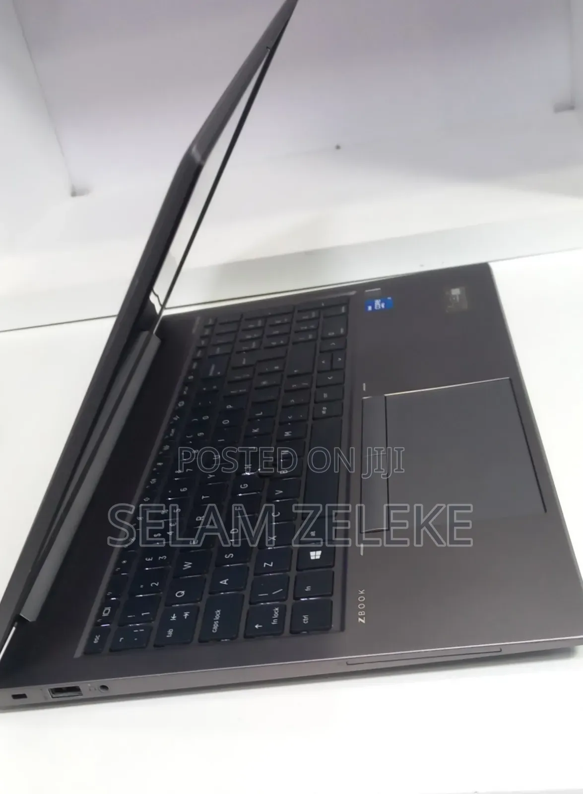 New Laptop HP ZBook Firefly G8 16GB Intel Core i7 SSD 512GB