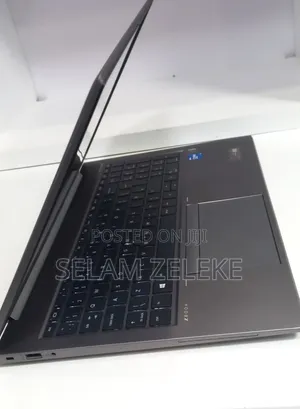 New Laptop HP ZBook Firefly G8 16GB Intel Core i7 SSD 512GB
