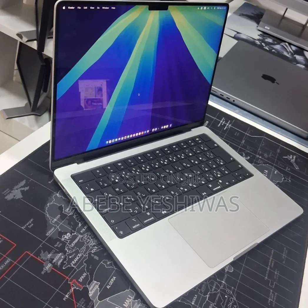 New Laptop Apple MacBook Pro 2024 M4 16GB Apple M4 Pro SSD 512GB