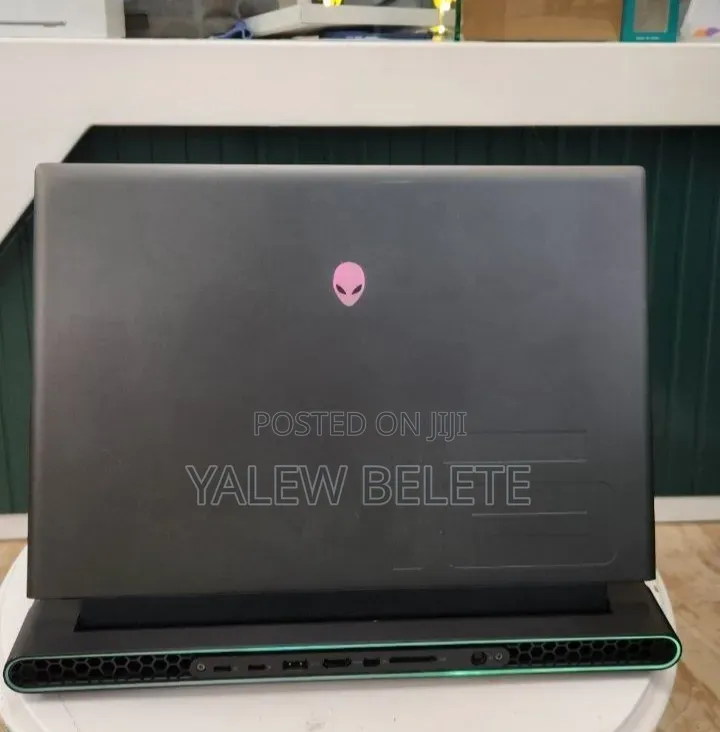 New Laptop Alienware M16 R1 16GB AMD Ryzen 9 SSD 1T