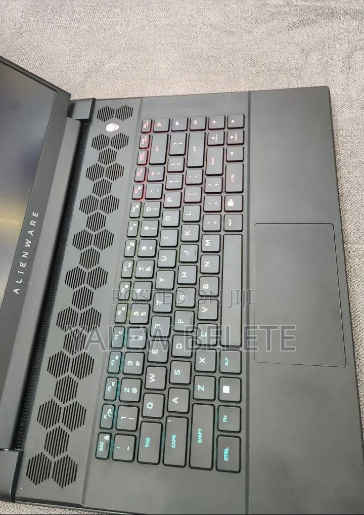 New Laptop Alienware M16 R1 16GB AMD Ryzen 9 SSD 1T