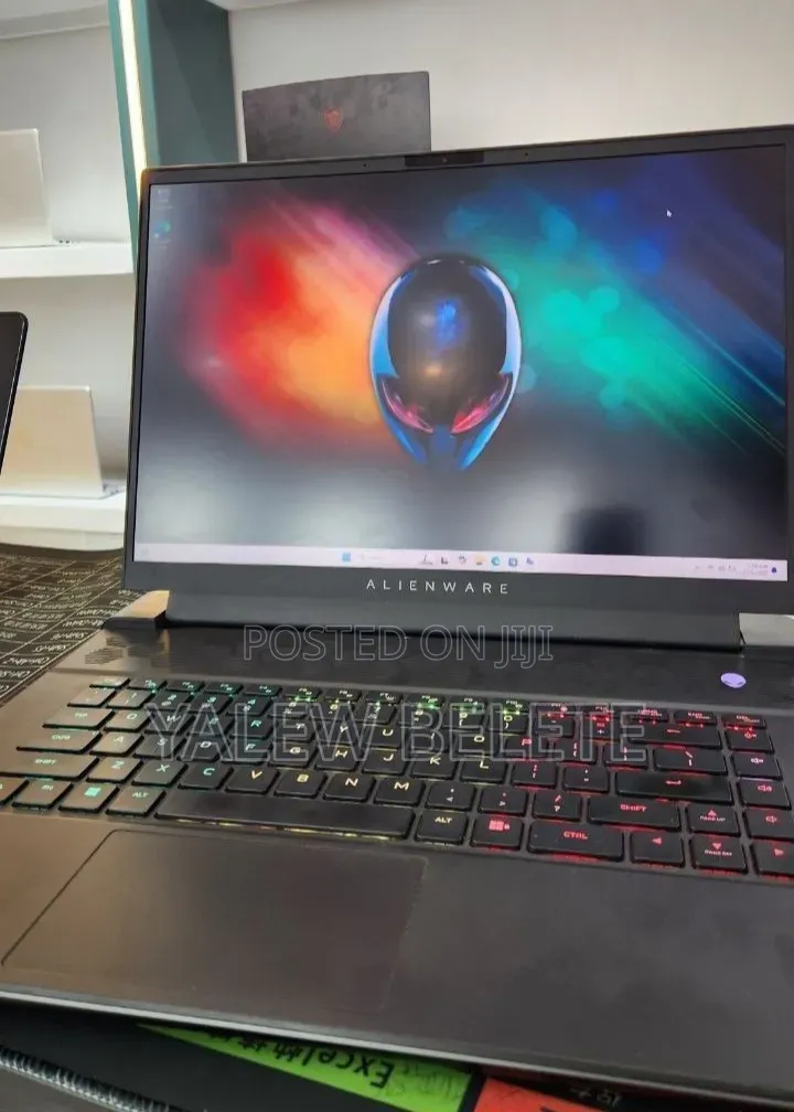 New Laptop Alienware M16 R1 16GB AMD Ryzen 9 SSD 1T