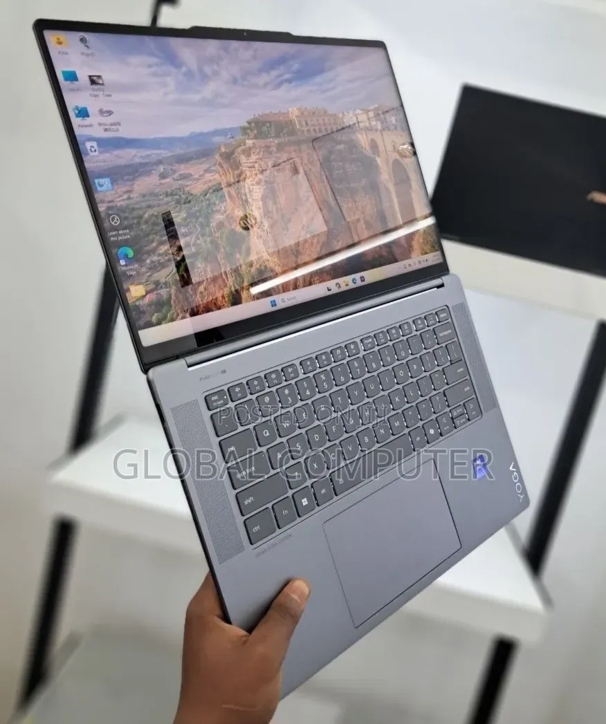 New Laptop Lenovo Yoga 330 32GB Intel Core Ultra 7 SSD 1T