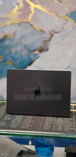 New Laptop Apple MacBook Pro 2024 M4 16GB Apple M4 SSD 512GB