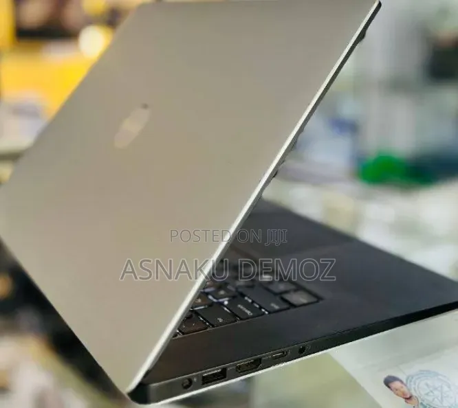 New Laptop Dell XPS 15 16GB Intel Core i7 SSD 512GB